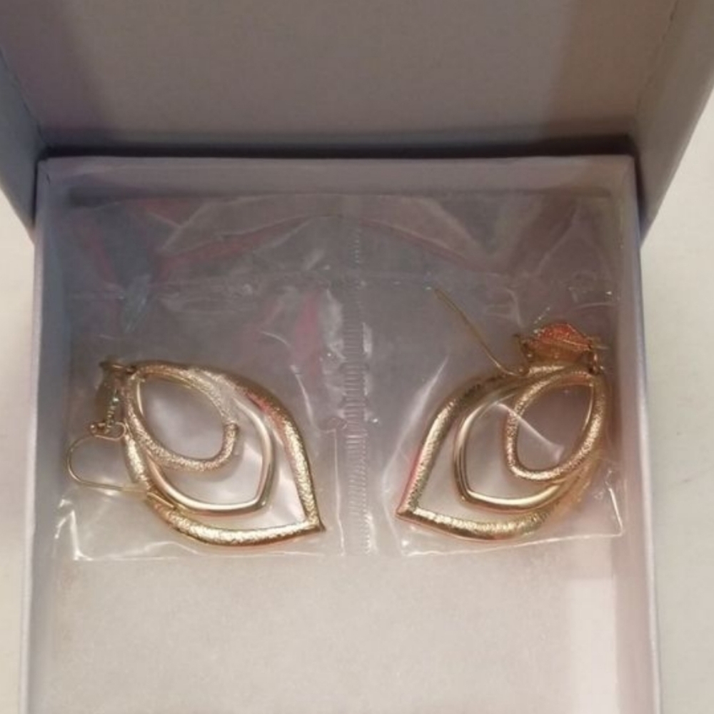 New Goldtone Earrings - Picture 4 of 4